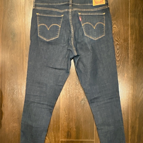 31 Levi - 710 Super Skinny Women’s - Picture 5 of 6
